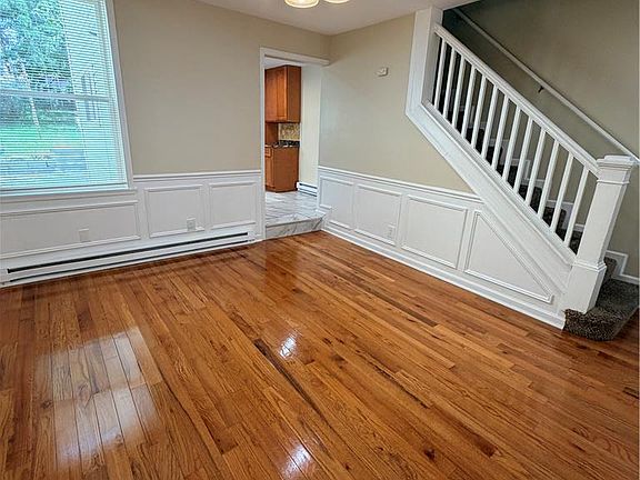 5th image of 718 Ferry St