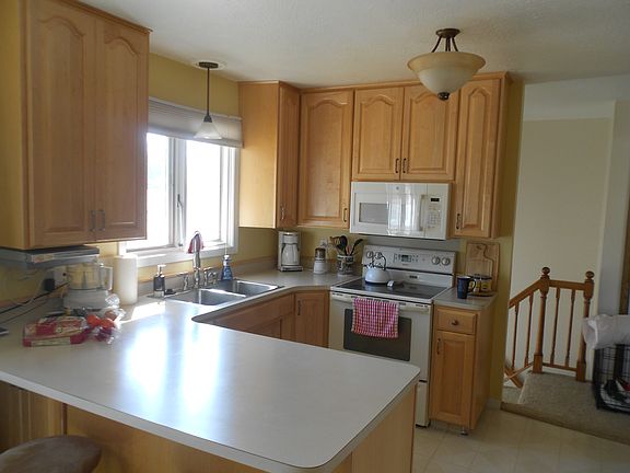 Large kitchen peninsula