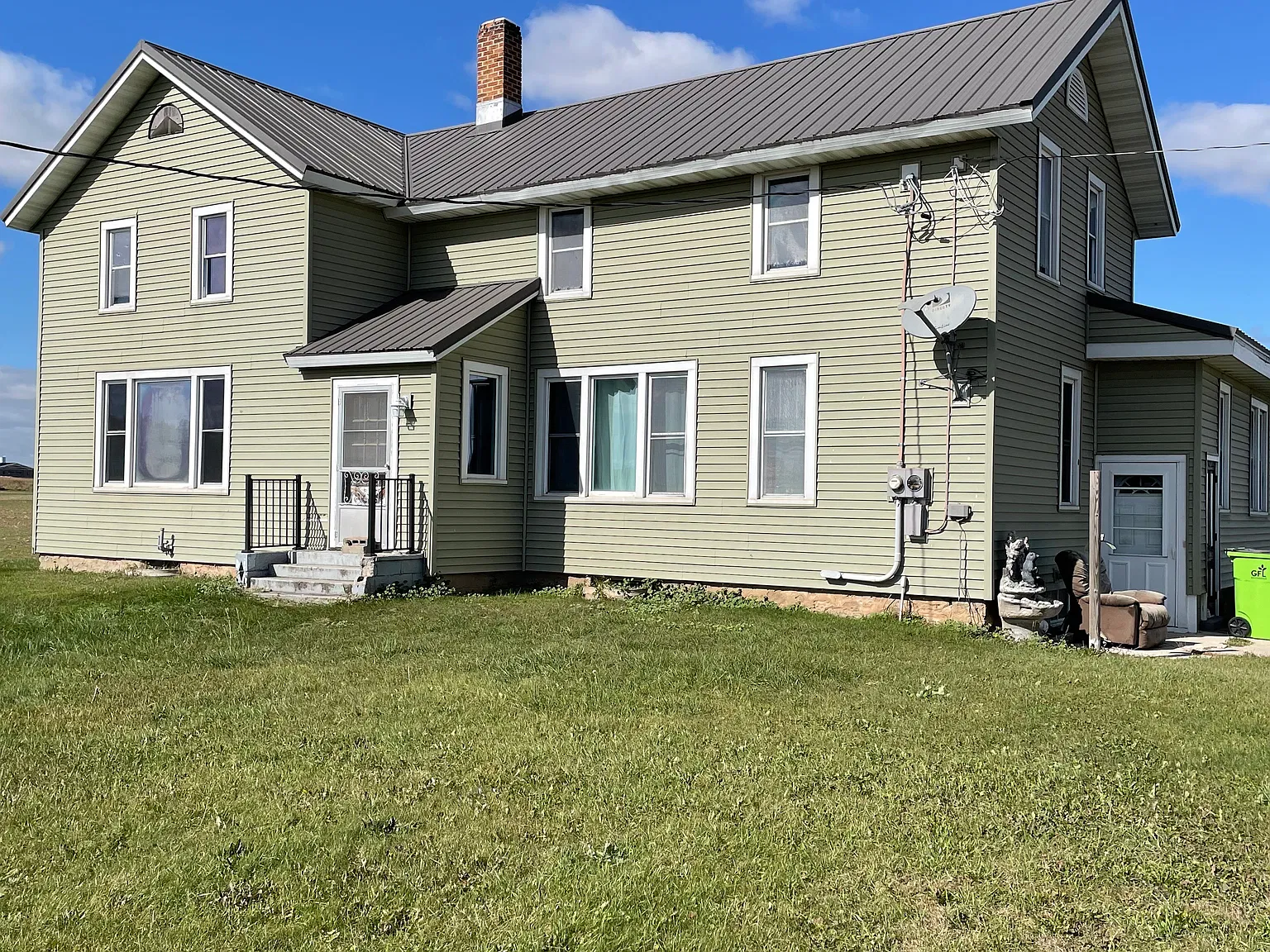 8 bed, 1.5 bath, $1,500 — Photo 2