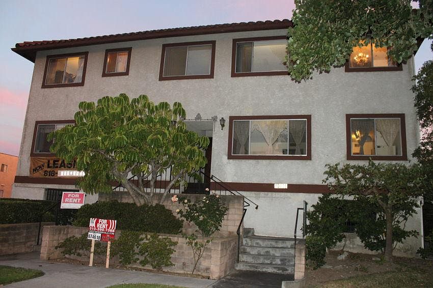 2nd image of 10836 Victory Blvd APT 4