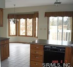 4th image of 8 Churchill Ct