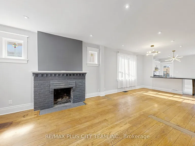 402 Woodbine Ave — Photo 4