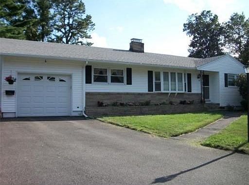 1st image of 10 Woodburn Dr