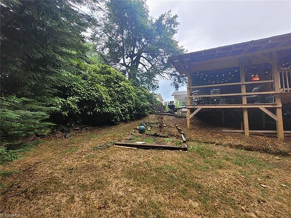 3rd image of 904 Trogdon St