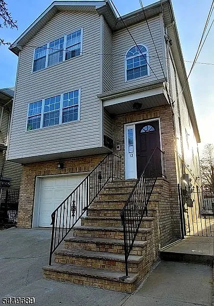 3 bed, 4378 sqft, $2,600 — Photo 1