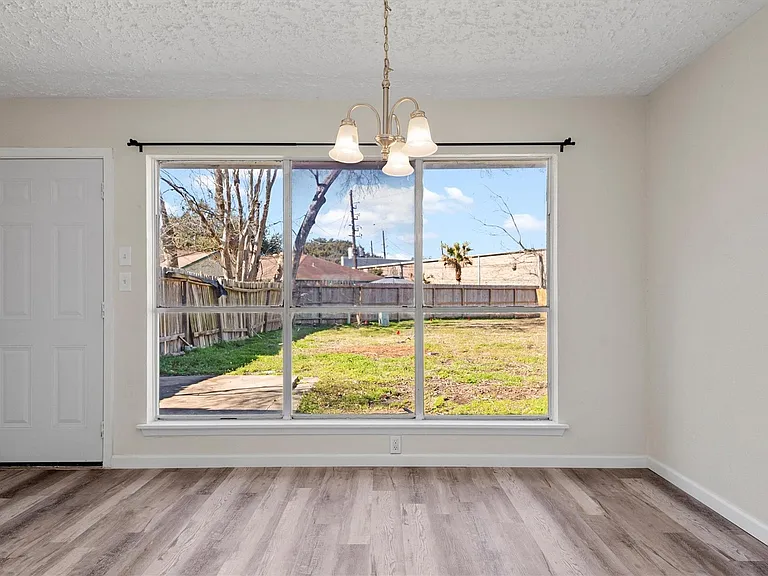 3706 Westmeadow Dr — Photo 8
