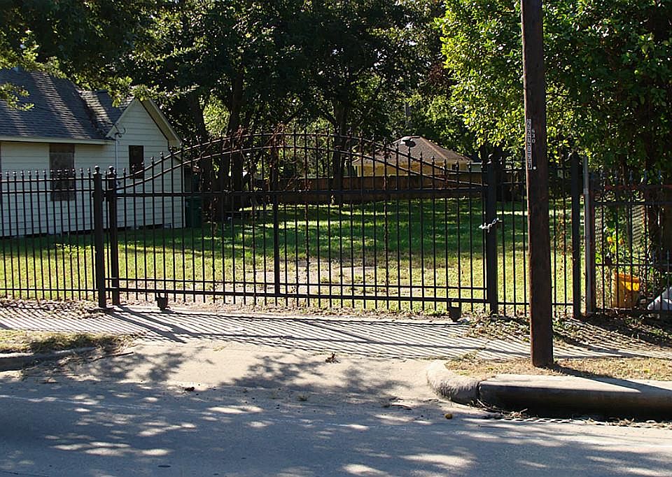 1st image of 632 E Crosstimbers St