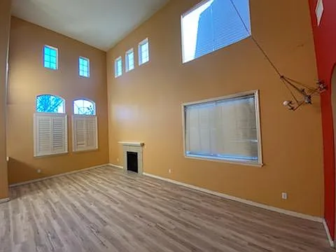 305 Geraldine Way — Photo 7
