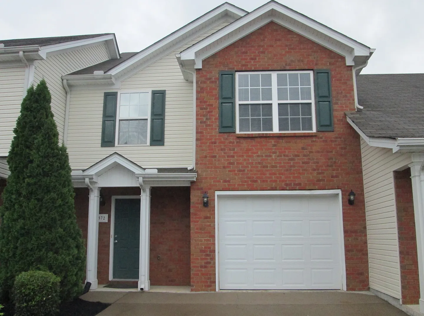 Beautifully Renovated Townhouse in the Blackman Area! — Photo 1