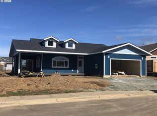 2647 Cedar Loop Dr, Bandon, OR 97411