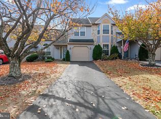 2 Locust Ln, Newtown, PA 18940