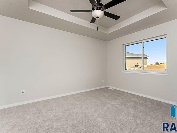 4th image of 1210 N Poplar Ave