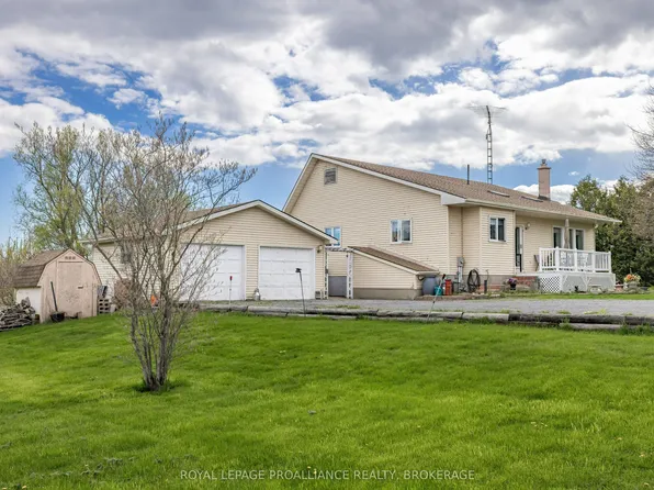 706 Spithead Rd, Frontenac Islands, ON K7G 2V6