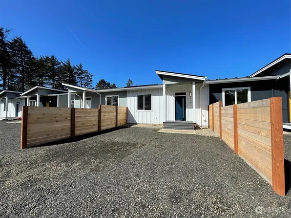 615 Sunset Avenue NE, Ocean Shores, WA 98569