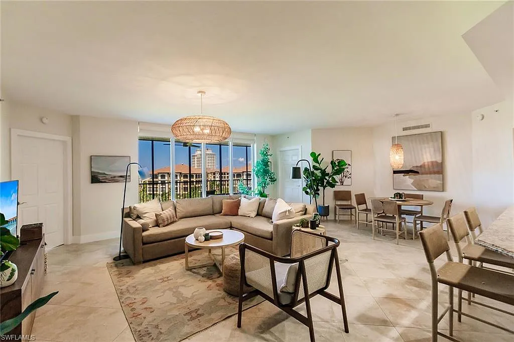 3 bed, 2.5 bath, 1910 sqft, $9,500 — Photo 3