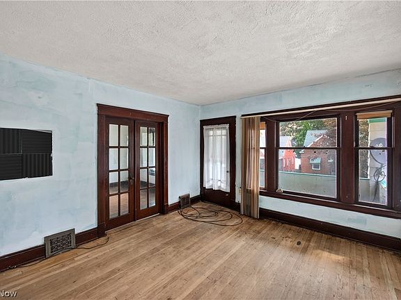 4th image of 2768 E 124th St