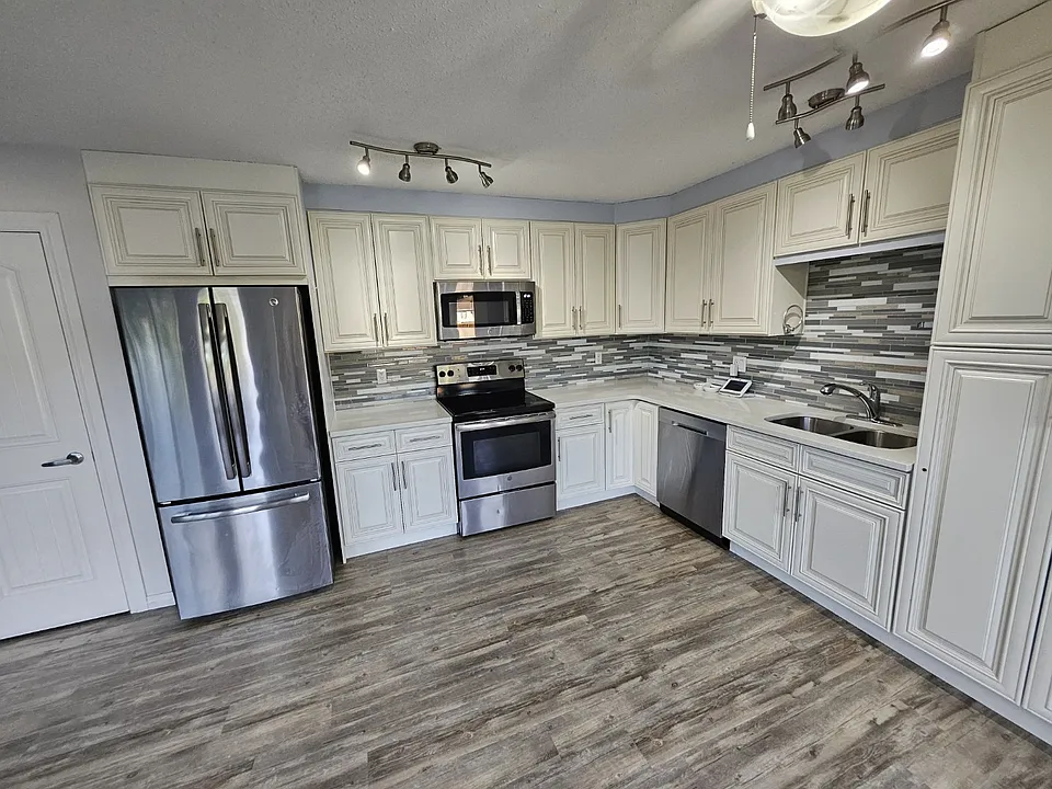 2 43rd St NW