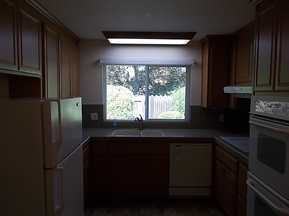 5th image of 3345 Sunview Dr