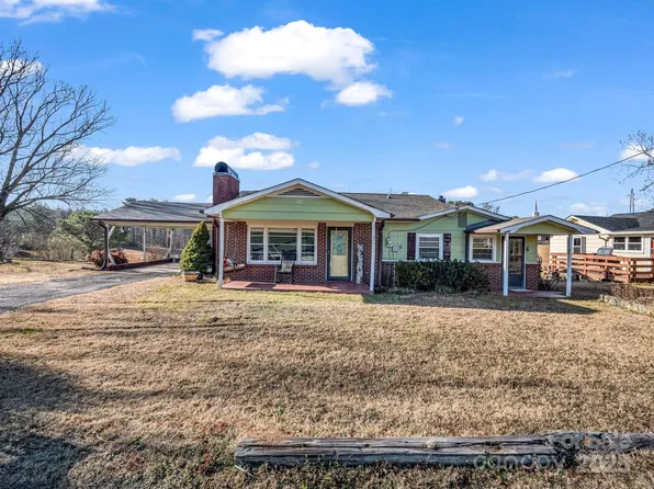 32 Manus Chapel Rd, Mill Spring, NC 28756