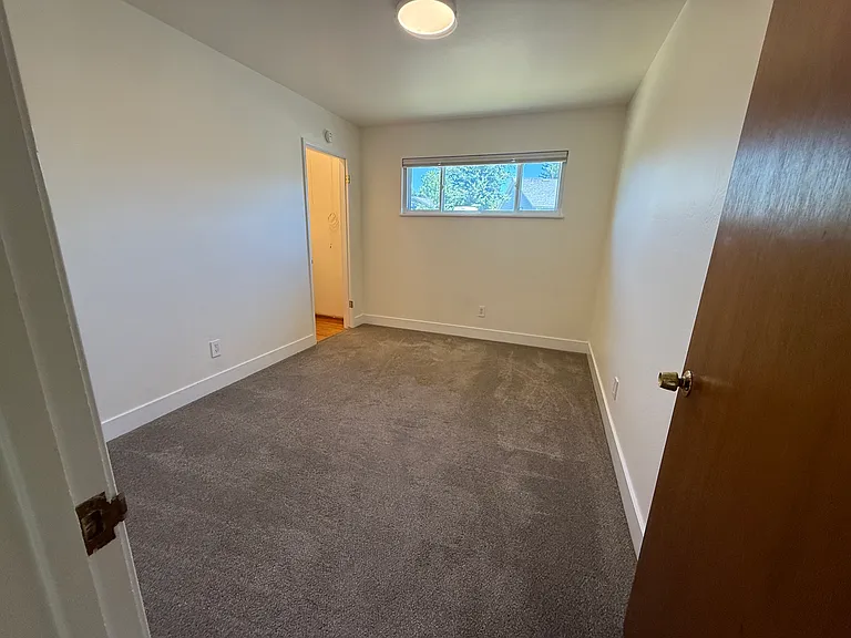 1636 Hughes Cir — Photo 18