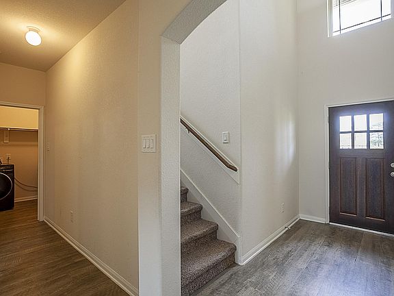 3rd image of 15230 Grace Cres