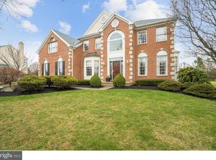2056 Farmview Dr, Newtown, PA 18940