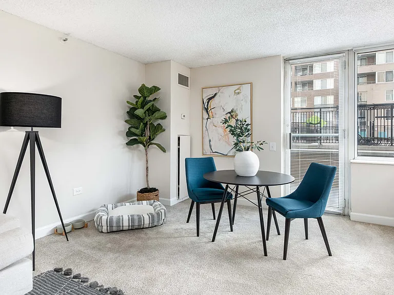 300 East 17th Apartments — Photo 7