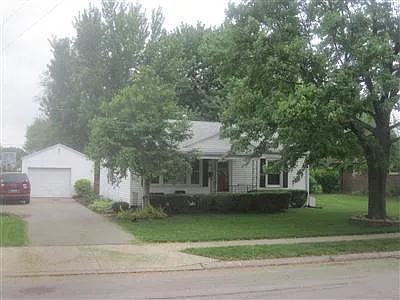 215 Wolf Ave photo 1