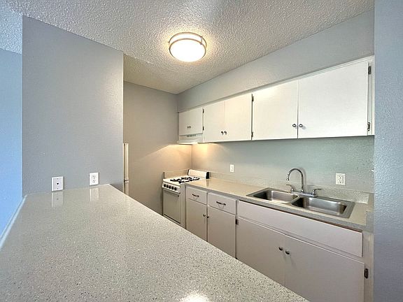 3rd image of 1025 Sierra Vista Dr #7a127748e