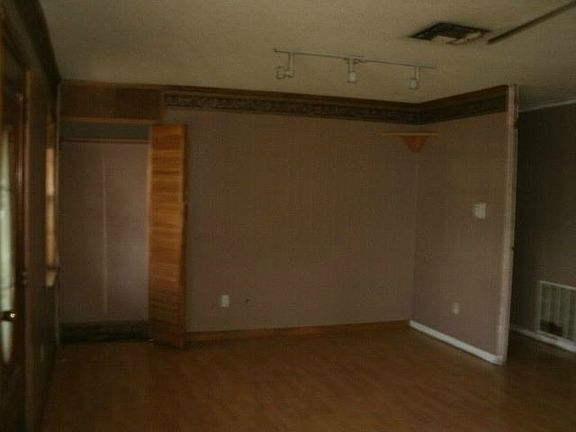 5th image of 129 Jacqueline Dr