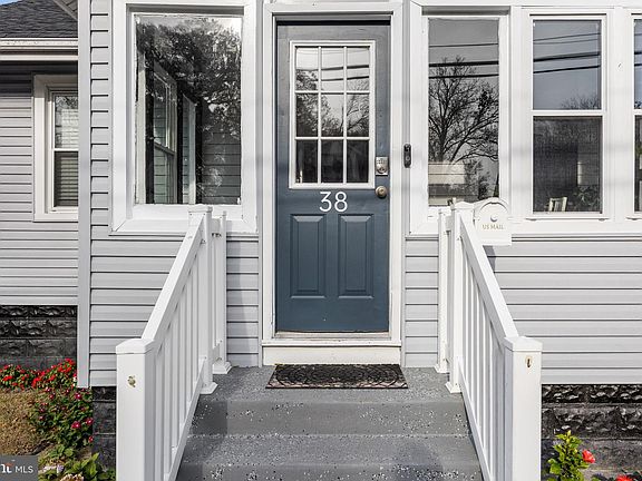 3rd image of 38 Watkins Ave