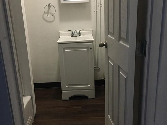 5th image of 1628 Buron St #5
