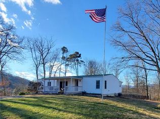32 Country Gardens Ln, Asheville, NC 28806