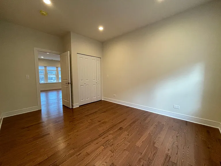 1145 W Lunt Ave — Photo 21