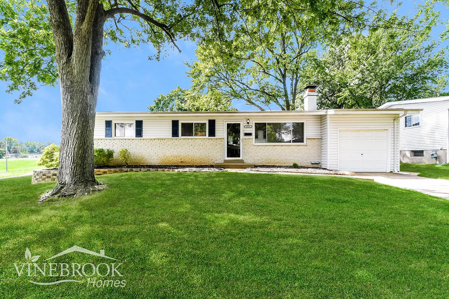 2555 Pheasant Dr photo 1