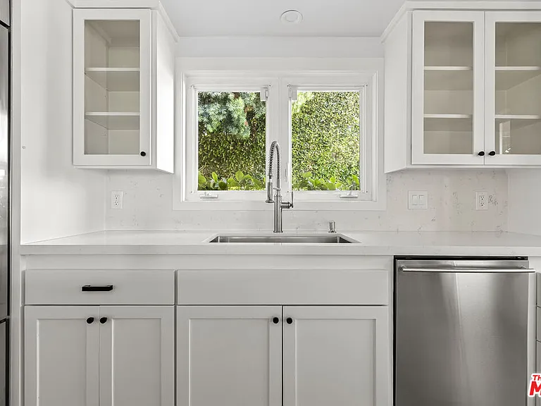 9881 Beverly Grove Dr — Photo 11