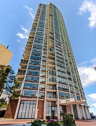 2nd image of 940 W Glenlake Ave #12A