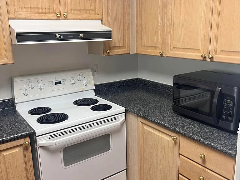 750 Bay St #707 — Photo 3