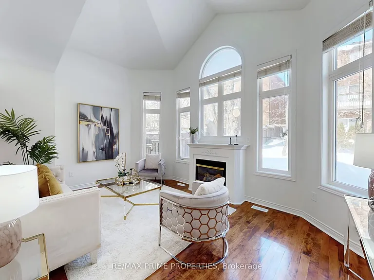 22 Waymount Ave — Photo 12