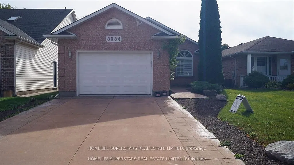 4 bed, $2,800 — Photo 1