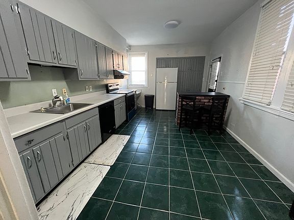 4th image of 35XX Oakmont St