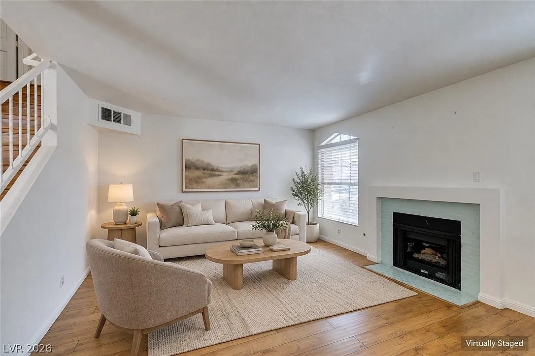 3 bed, 2.5 bath, 1541 sqft, $2,010 — Photo 2