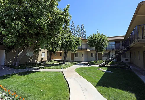 City Plaza Apartments Photo 1