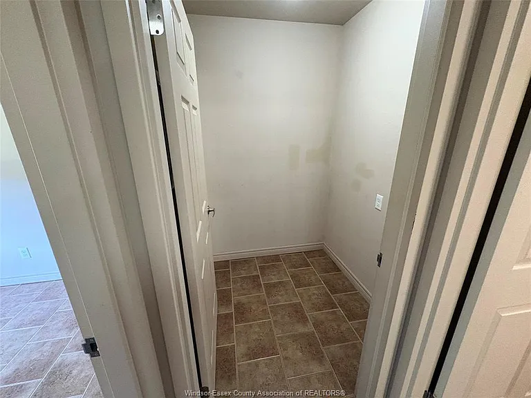 440 Simcoe St #15 — Photo 11