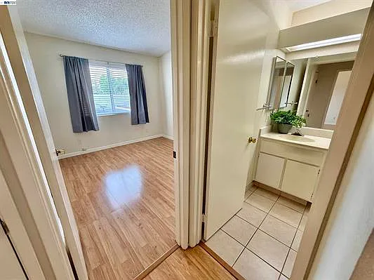 3835 Yorkshire St — Photo 4