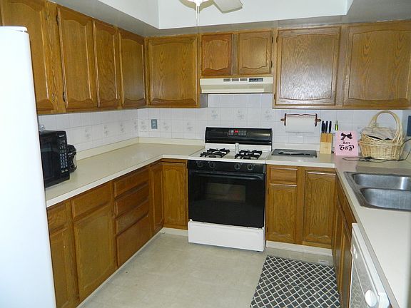 4th image of 13 Theresa Blvd