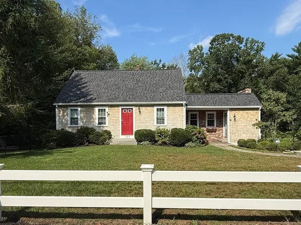 127 Taylor St, Pembroke, MA 02359