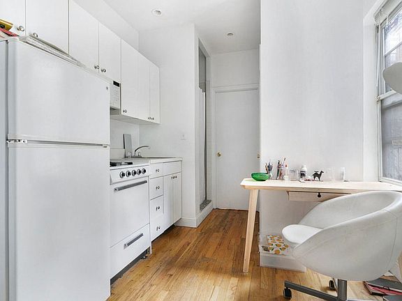 3rd image of 150 Sullivan St APT 29