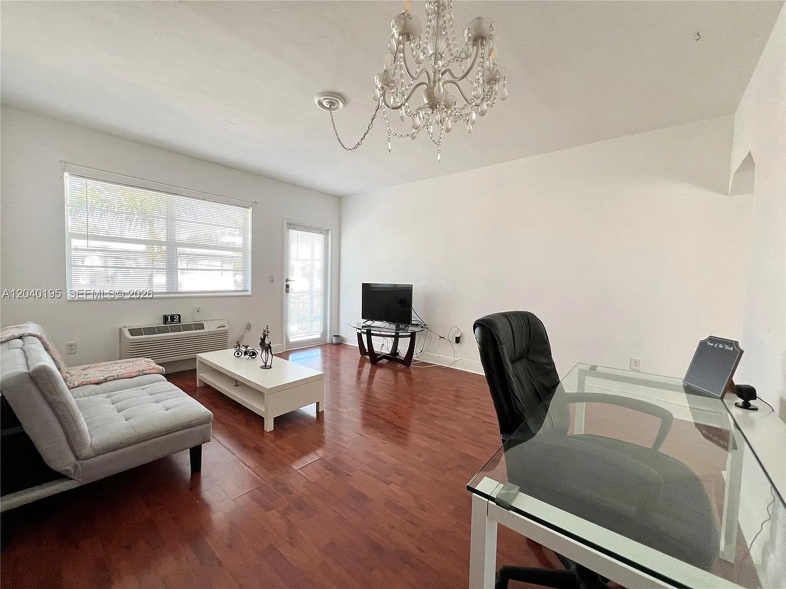 450 Condo — Photo 2