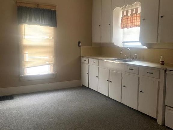 5th image of 1028 Elm St
